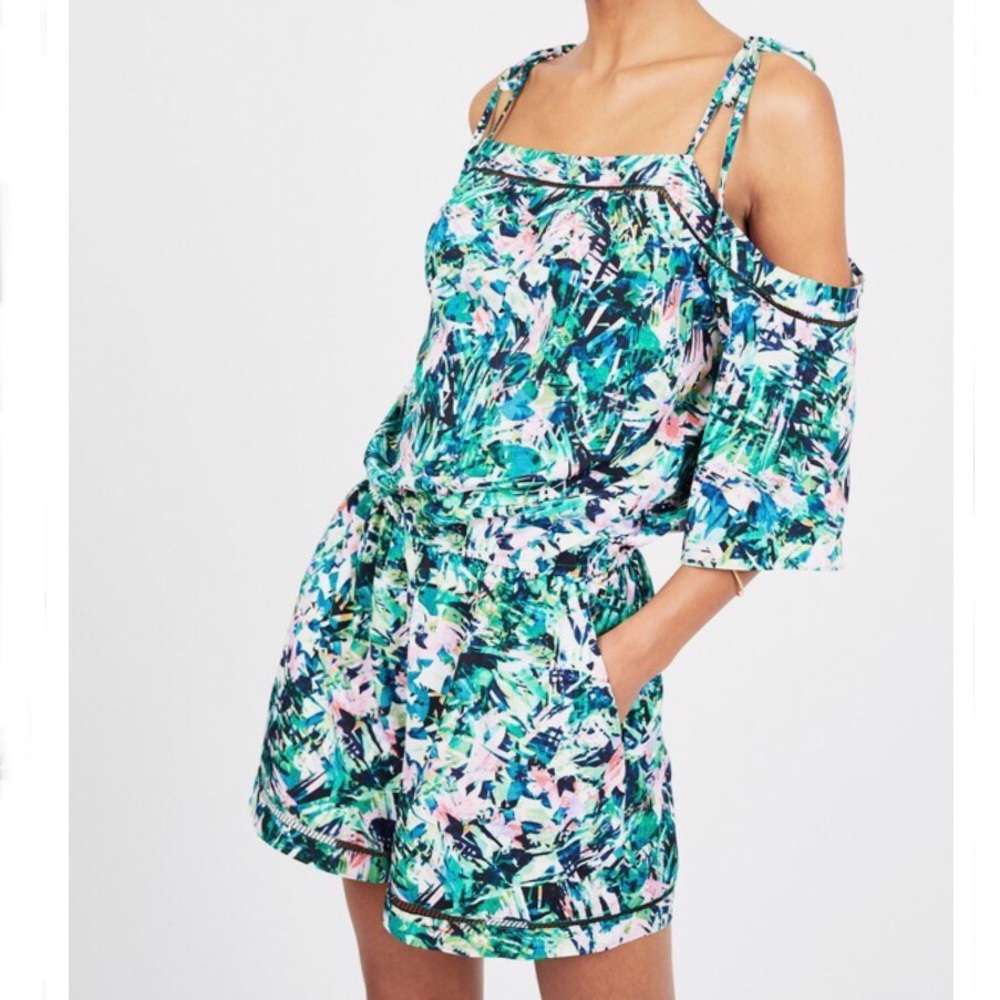 Clover & Sloan Abstract Floral Tie Cold Shoulder Open Stitch Romper Size Small